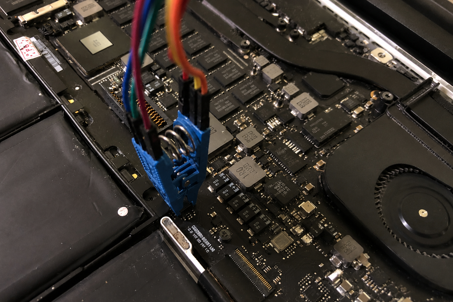 SOIC-8 clip connected to SPI flash
